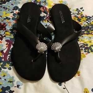 Cushioned Areosoles black sandals
